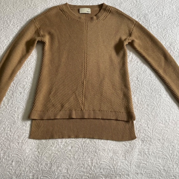 Aritzia sweater - Picture 3 of 3